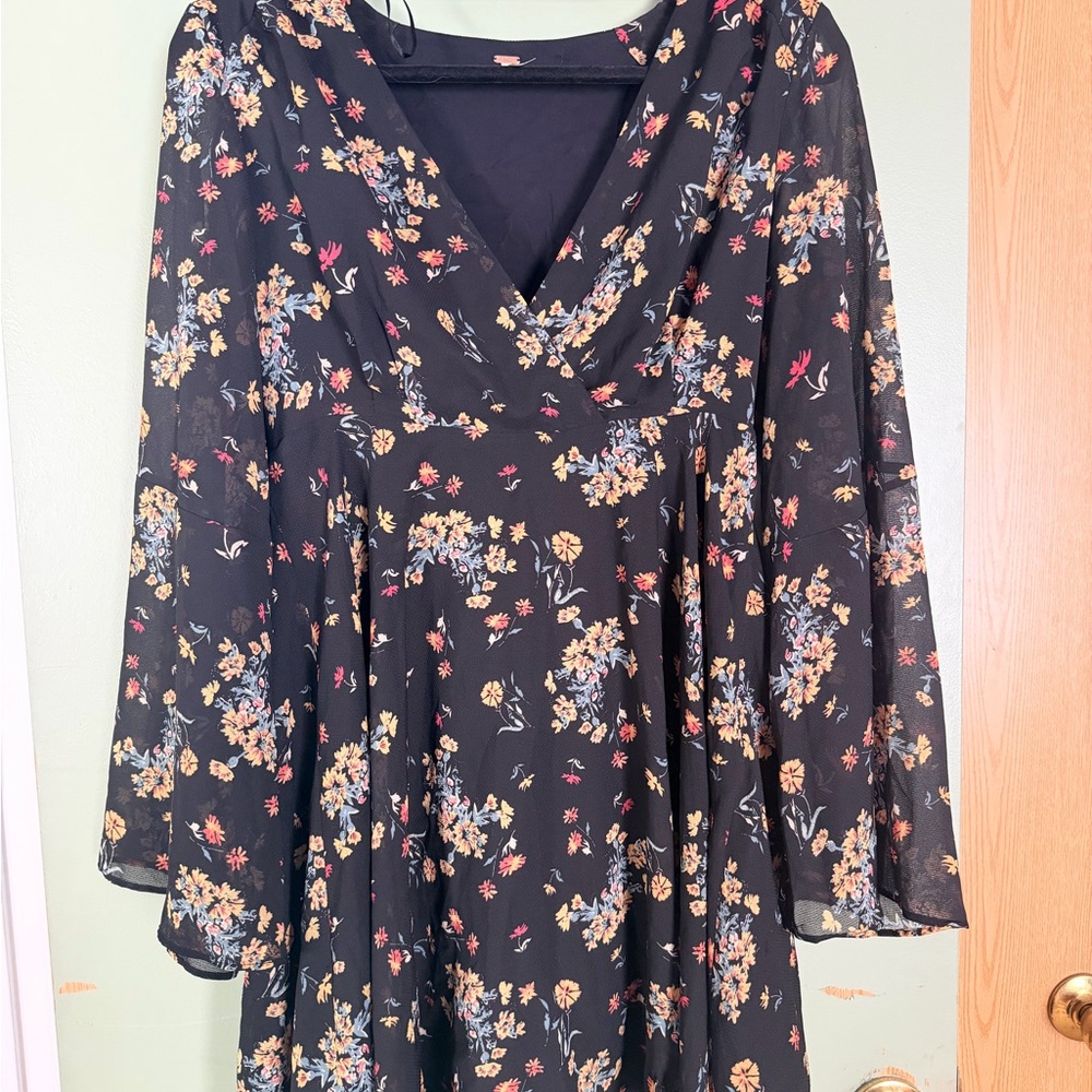Black Floral V-Neck Long Sleeve Mini-Dress